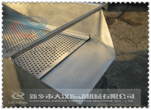 簸箕狀出料口 直線篩出料口