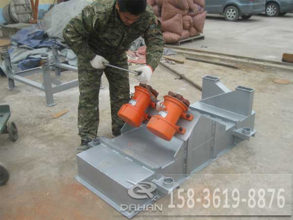 直線篩振動(dòng)電機(jī) 直線篩振動(dòng)電機(jī)