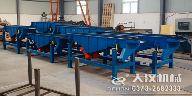 直線振動(dòng)篩分機(jī) 直線振動(dòng)篩分機(jī)