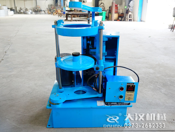 拍擊式標準振篩機具備拍擊和往復運動,物料下料快,篩面不易堵塞